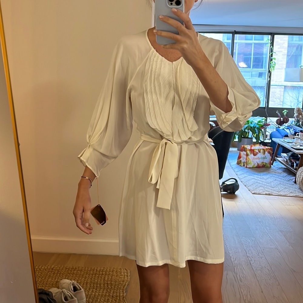 White silk Ali Ro dress NWT belted at waist